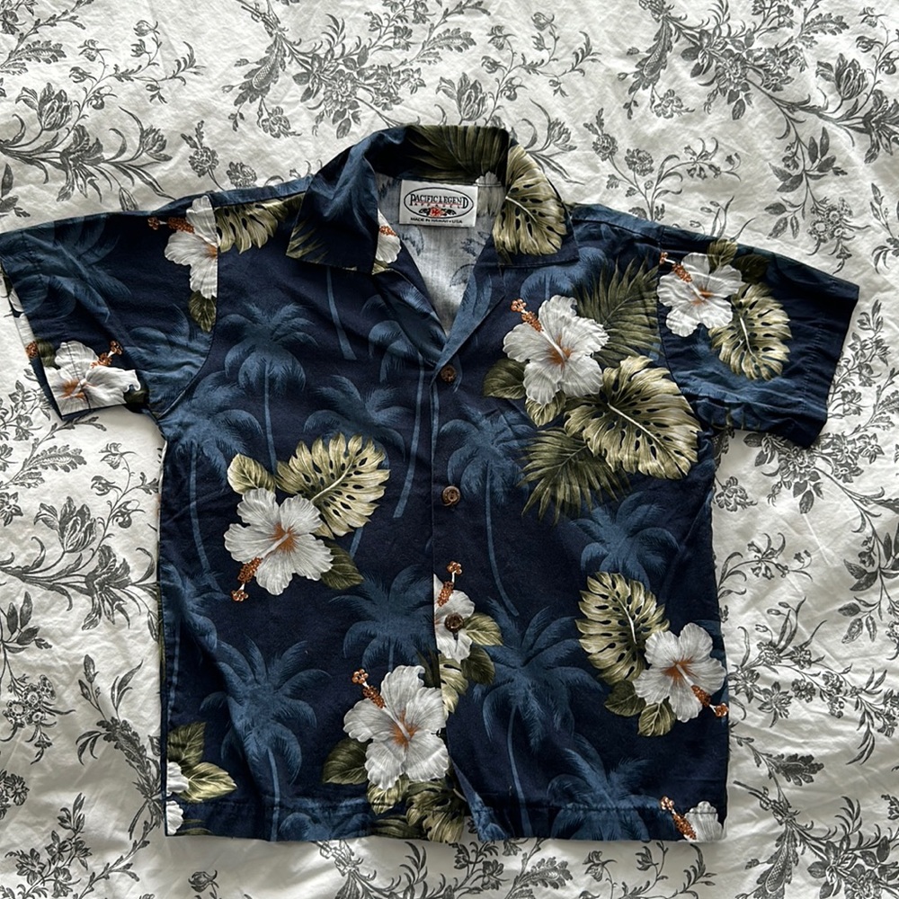Very cute Hawaiian bottom down shirt 🌺